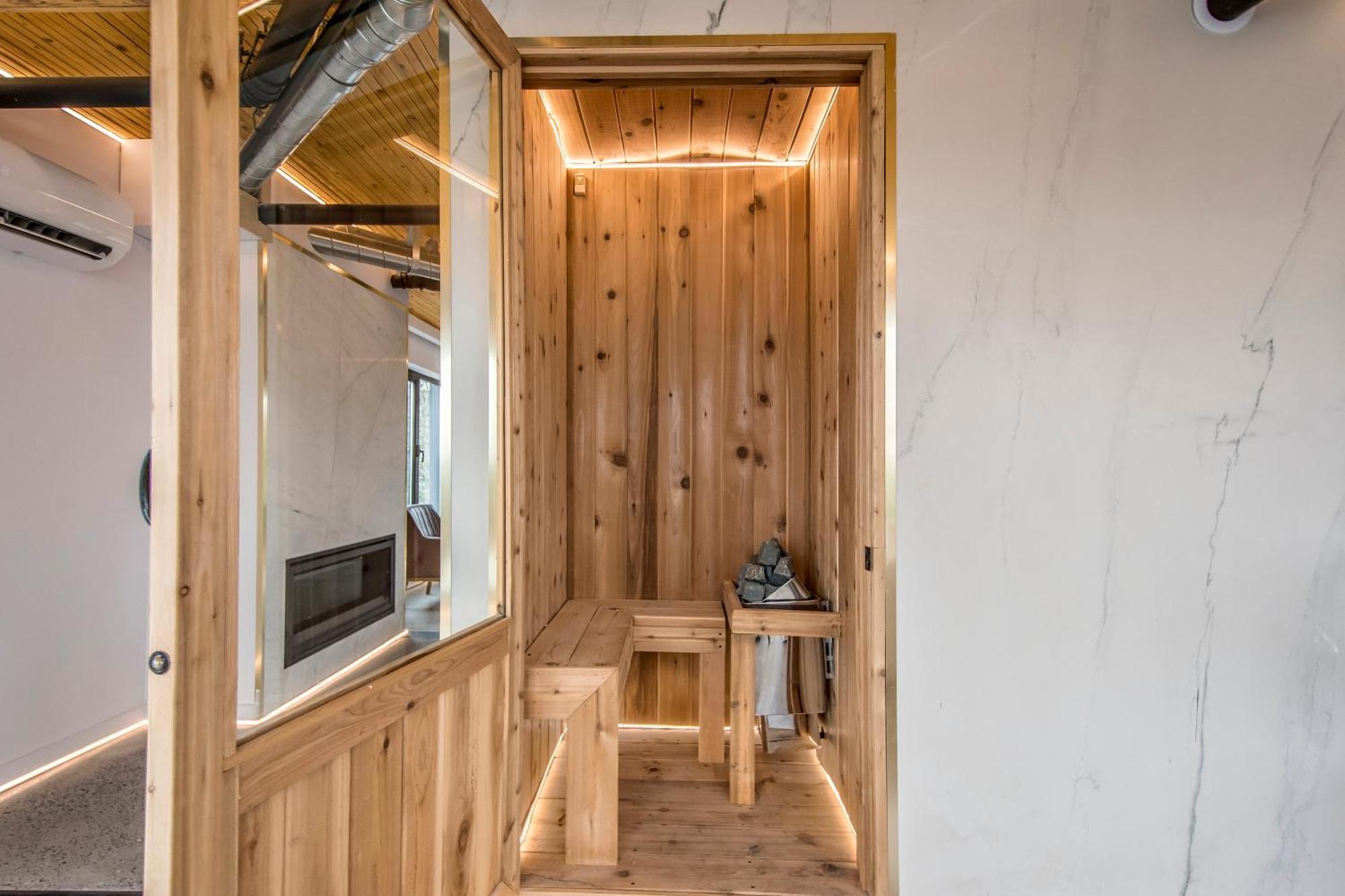 The Halifax Rooftop - Cozy Spa B&B ภายนอก รูปภาพ
